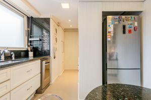 Image 11 - 896531