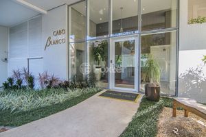 Image 3 - 896531