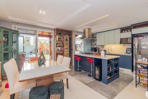 Image 10 - 896532