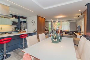 Image 14 - 896532
