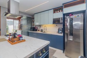 Image 17 - 896532