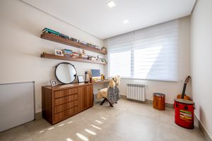 Image 37 - 896549