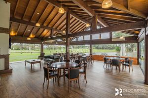 Image 3 - 896549