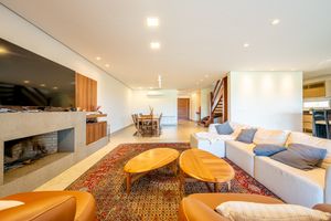 Image 21 - 896549