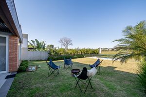 Image 8 - 896549