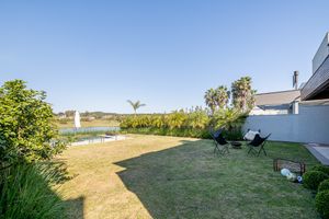 Image 18 - 896549