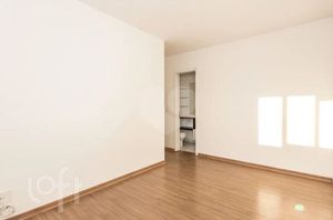Image 11 - 896555