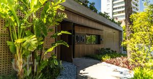 Image 34 - 896560