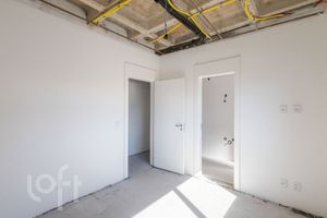 Image 8 - 896560