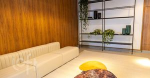 Image 33 - 896560