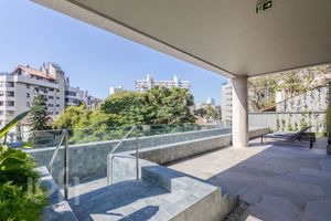 Image 21 - 896560