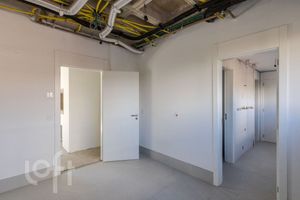 Image 12 - 896560