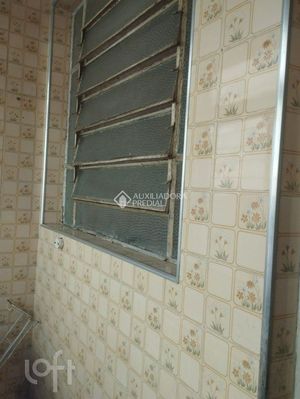 Image 5 - 896607