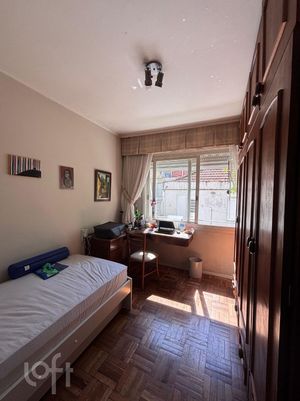 Image 7 - 896610