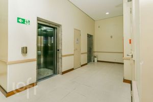 Image 44 - 896613