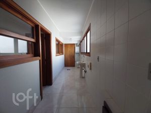 Image 18 - 896617