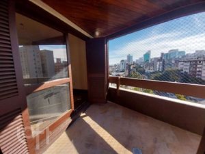 Image 10 - 896617