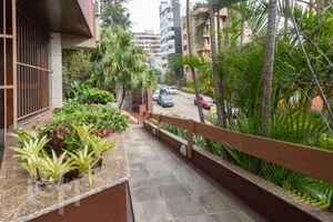 Image 29 - 896617