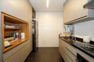 Image 8 - 896621