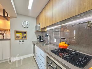 Image 12 - 896622