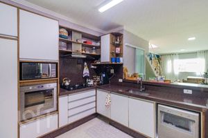 Image 11 - 896625