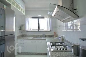 Image 24 - 896628