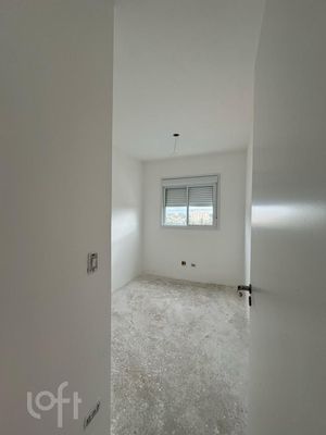 Image 4 - 896645