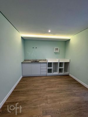 Image 21 - 896646