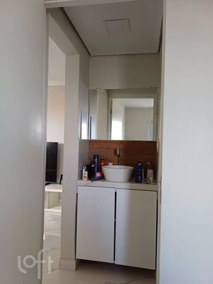 Image 6 - 896648
