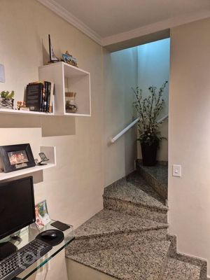 Image 2 - 896650