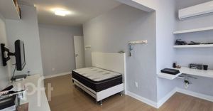 Image 7 - 896655