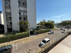 Image 3 - 896655