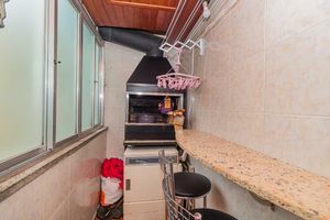 Image 11 - 896661