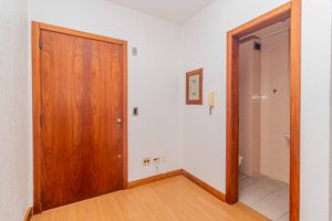 Image 8 - 896662