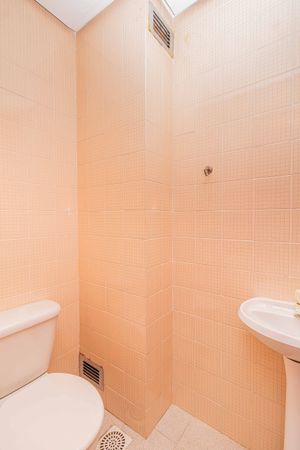 Image 9 - 896662