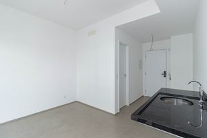 Image 9 - 896666