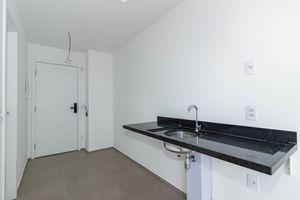Image 10 - 896666