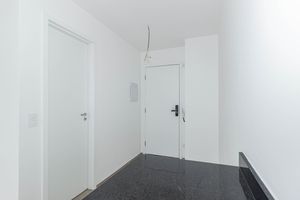 Image 11 - 896666