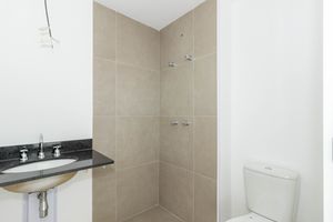 Image 12 - 896666
