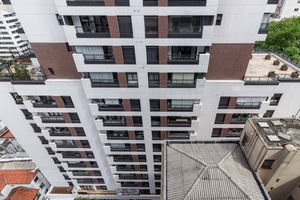 Image 7 - 896666