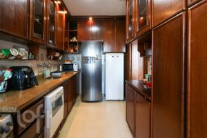 Image 8 - 896670