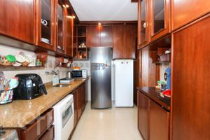 Image 9 - 896670