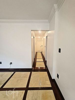 Image 18 - 896672