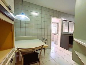 Image 19 - 896672