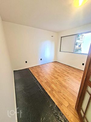 Image 31 - 896672