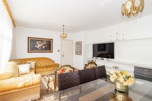 Image 3 - 896673