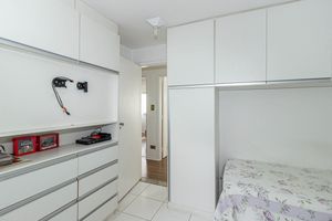 Image 11 - 896673