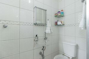 Image 16 - 896673