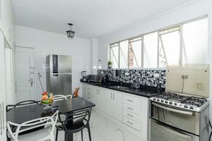 Image 25 - 896673
