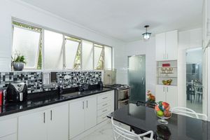 Image 27 - 896673